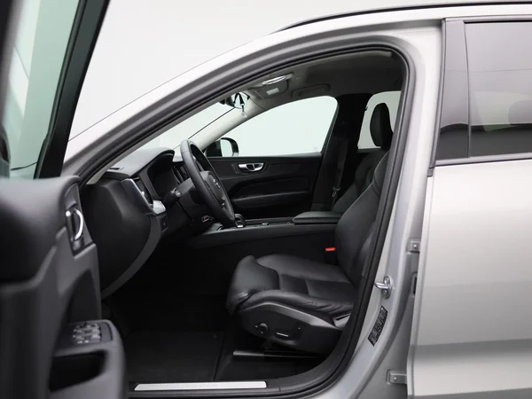 Volvo XC60 (2024) — foto 3 van 48