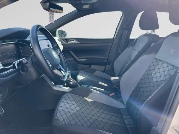 VOLKSWAGEN Polo (2023) — foto 2 van 24