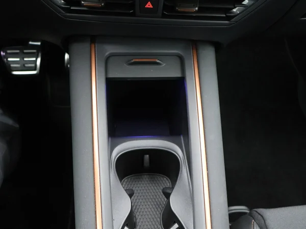 CUPRA Born (2025) — foto 13 van 25