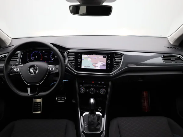 VOLKSWAGEN T-Roc (2019) — foto 18 van 20