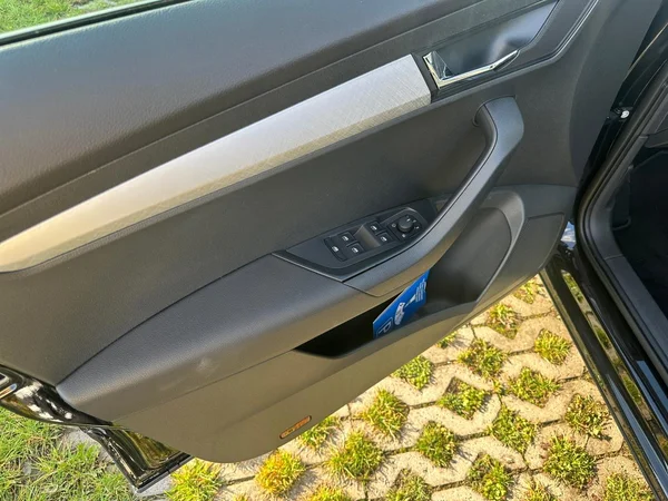 SKODA Karoq (2024) — foto 7 van 24
