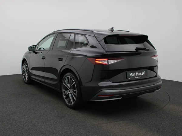 Škoda Enyaq iV (2023) — foto 12 van 43