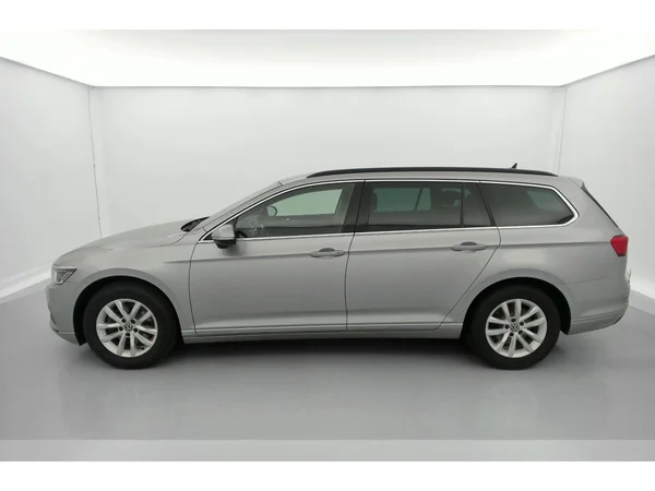VOLKSWAGEN Passat Variant (2021) — foto 34 van 36