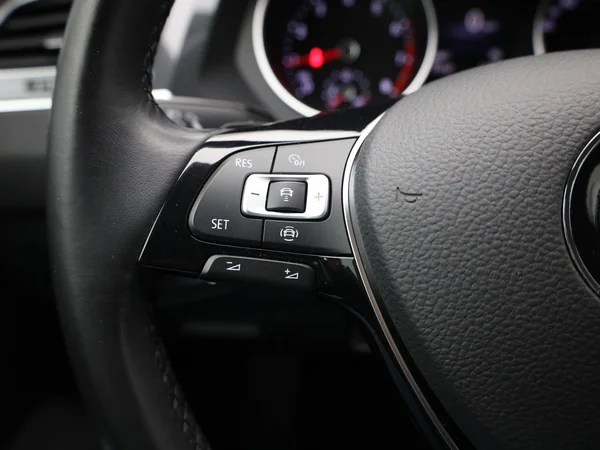 VOLKSWAGEN Tiguan (2020) — foto 15 van 25