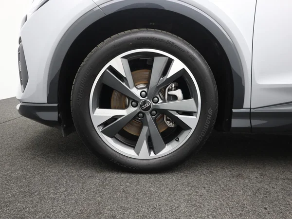 AUDI Q4 e-tron (2025) — foto 4 van 21