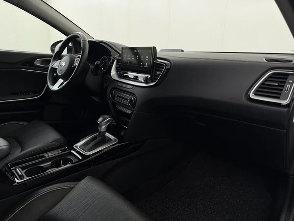 KIA XCeed (2021) — foto 3 van 33