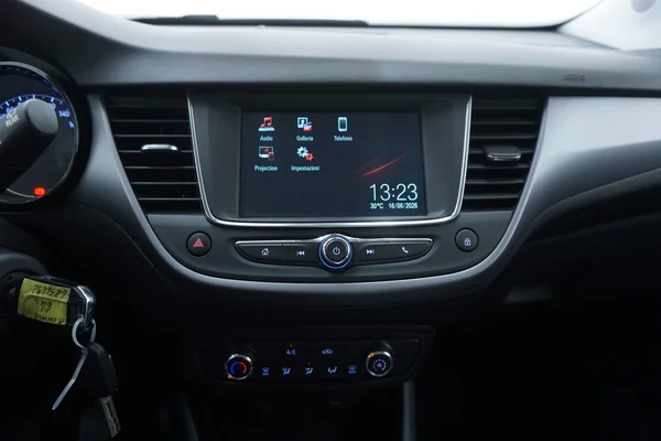 Opel Crossland (2022) — foto 4 van 20