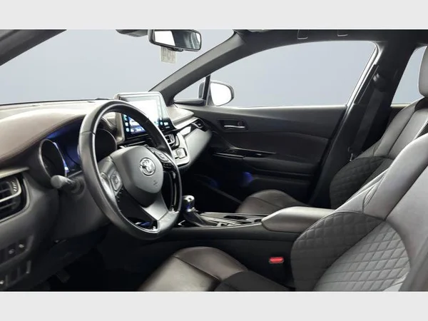 Toyota C-HR (2019) — foto 15 van 15
