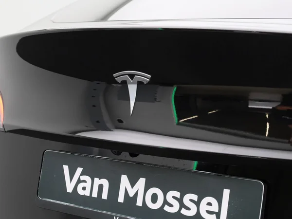 Tesla Model Y (2022) — foto 33 van 41