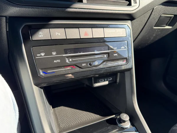 VOLKSWAGEN T-Cross (2023) — foto 16 van 16