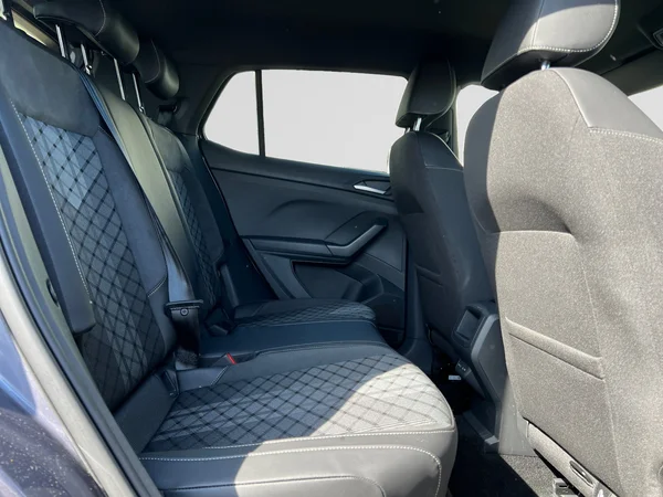 VOLKSWAGEN T-Cross (2025) — foto 2 van 24