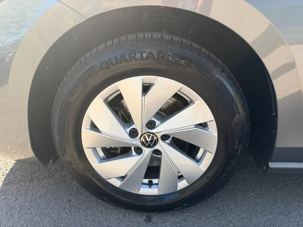 VOLKSWAGEN Passat SW (2024) — foto 11 van 22