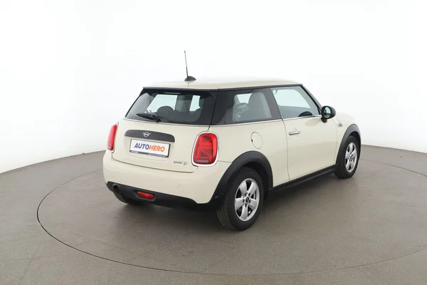 MINI Mini (2018) — foto 12 van 16
