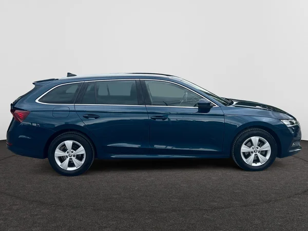SKODA Octavia Combi (2023) — foto 9 van 18