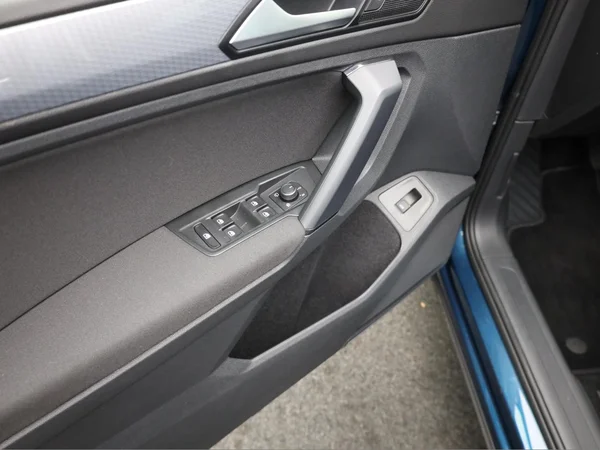 VOLKSWAGEN Tiguan (2021) — foto 6 van 20