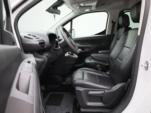 Opel Combo Life (2023) — foto 4 van 39
