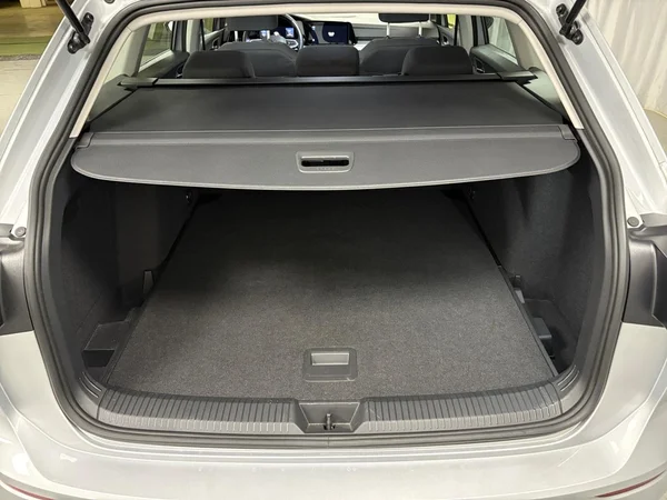 VOLKSWAGEN Golf VIII SW (2024) — foto 3 van 15