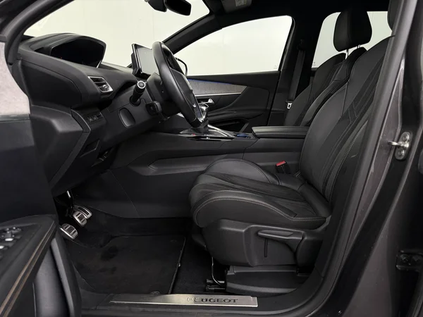 PEUGEOT 3008 (2021) — foto 2 van 32
