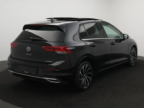 VOLKSWAGEN Golf VIII eHybrid (PHEV) (2024) — foto 12 van 23
