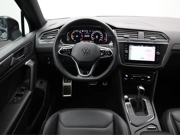 VOLKSWAGEN Tiguan (2021) — foto 5 van 23