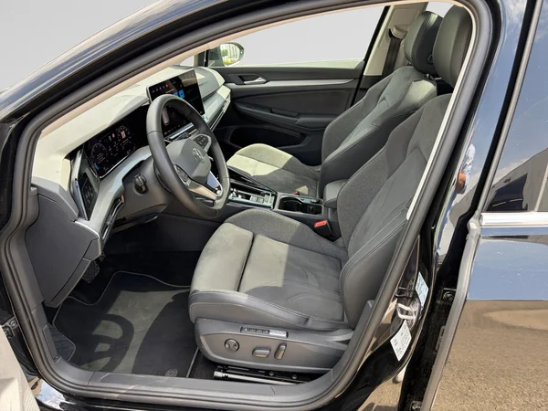 VOLKSWAGEN Golf VIII SW (2025) — foto 14 van 14
