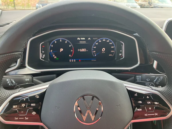 VOLKSWAGEN T-Roc (2023) — foto 13 van 24