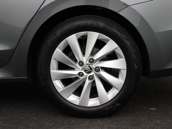SKODA Octavia Combi (2024) — foto 14 van 18