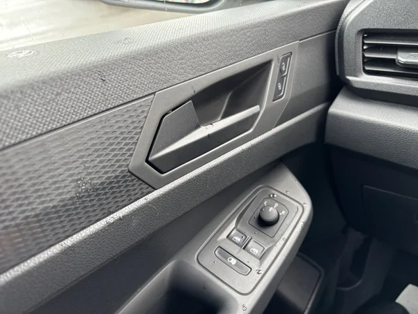 VOLKSWAGEN Caddy Van (2025) — foto 3 van 18