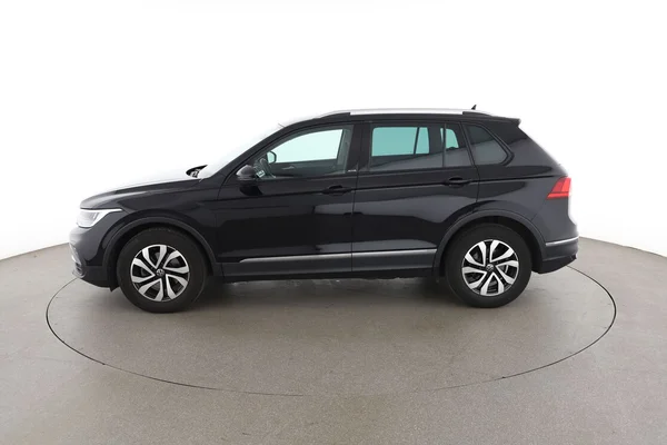 Volkswagen Tiguan (2021) — foto 9 van 16