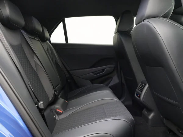 VOLKSWAGEN T-Roc (2025) — foto 2 van 23