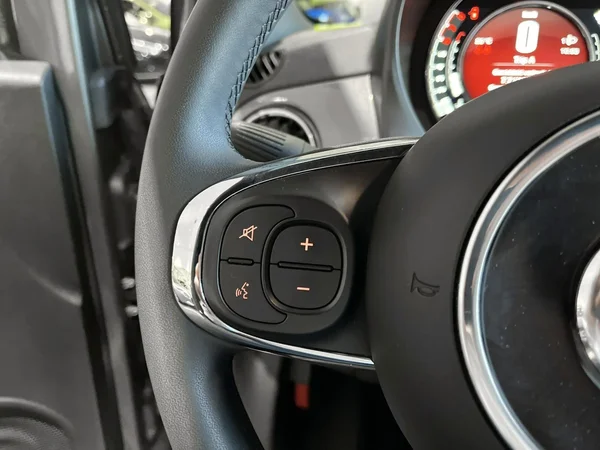 Fiat 500C (2023) — foto 6 van 17