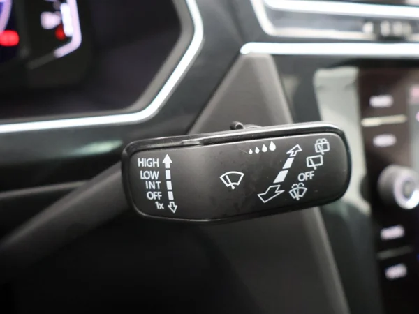 VOLKSWAGEN Tiguan Dsl (2021) — foto 20 van 33