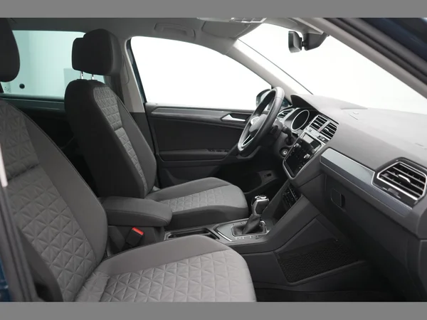 VOLKSWAGEN Tiguan (2021) — foto 10 van 28
