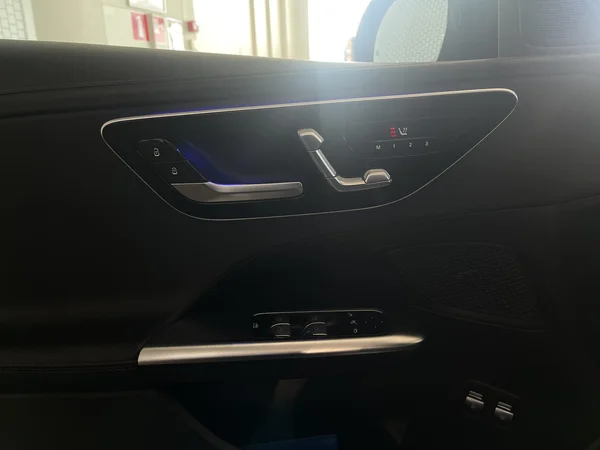 Mercedes-Benz C-Klasse (2024) — foto 4 van 16