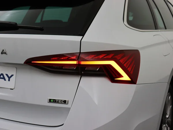 SKODA Octavia Combi (2024) — foto 6 van 17