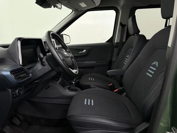 FORD TOURNEO COURIER (2025) — foto 2 van 28