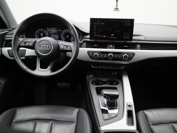 Audi A4 (2023) — foto 43 van 45