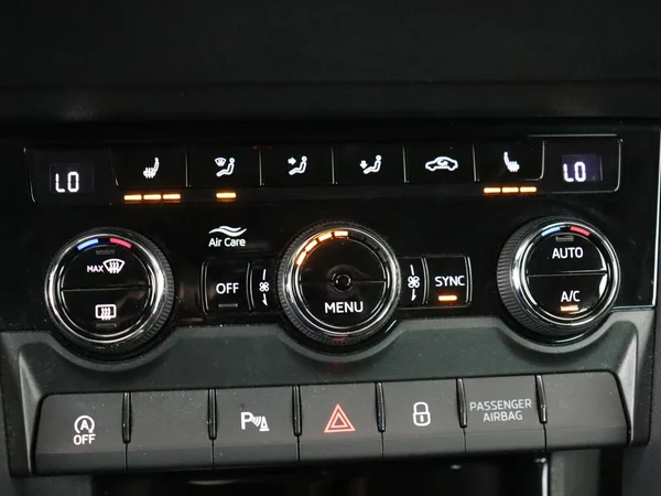 SKODA Karoq (2024) — foto 11 van 19