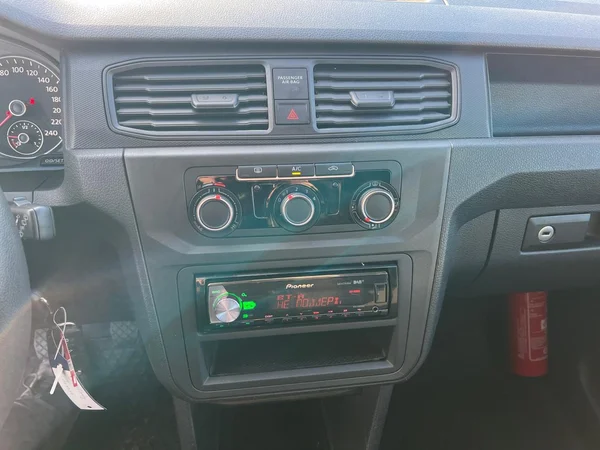 VOLKSWAGEN Caddy Van (2019) — foto 2 van 17