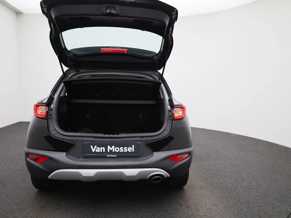 Kia Stonic (2023) — foto 3 van 38