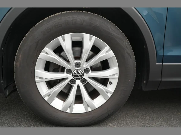 VOLKSWAGEN Tiguan (2021) — foto 28 van 28