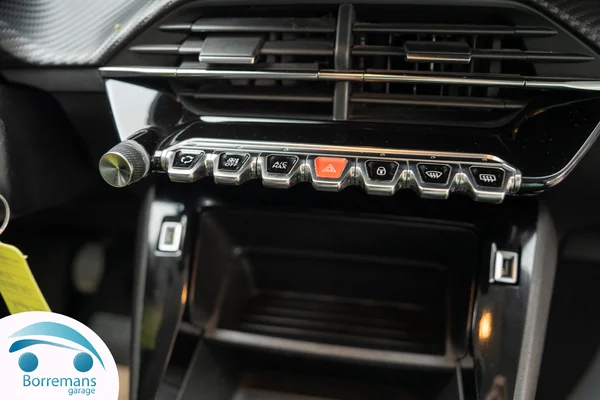 Peugeot 208 (2021) — foto 8 van 38