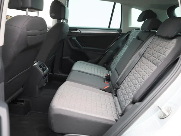 Volkswagen Tiguan (2023) — foto 7 van 43