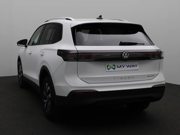 VOLKSWAGEN Tiguan eHybrid (PHEV) (2025) — foto 2 van 24