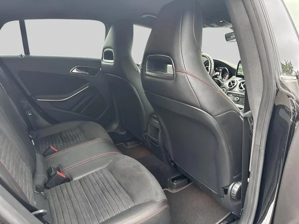 Mercedes-Benz CLA (2019) — foto 7 van 21