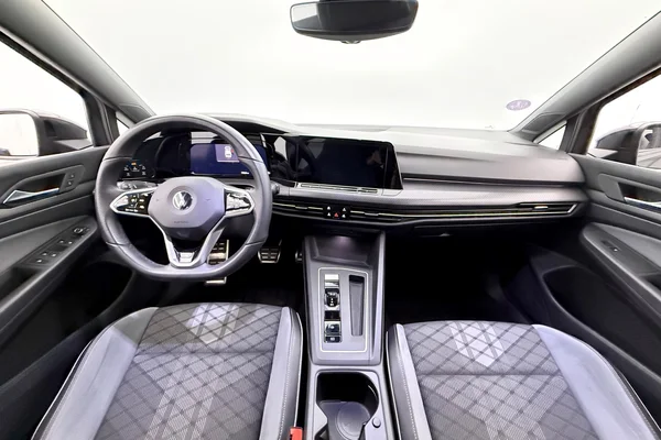 Volkswagen Golf VIII SW (2022) — foto 3 van 29