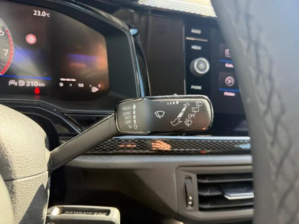 VOLKSWAGEN Polo (2023) — foto 8 van 32