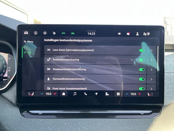SKODA Octavia Combi (2025) — foto 7 van 22