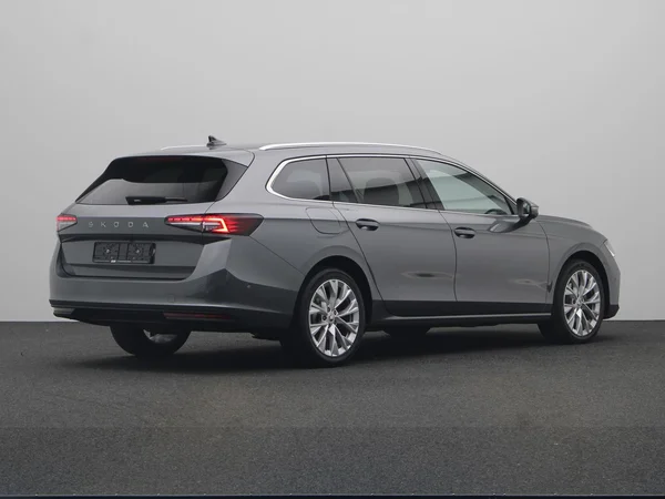 SKODA Superb Combi Dsl (2024) — foto 12 van 24
