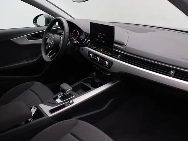 AUDI A4 Avant (2022) — foto 16 van 17